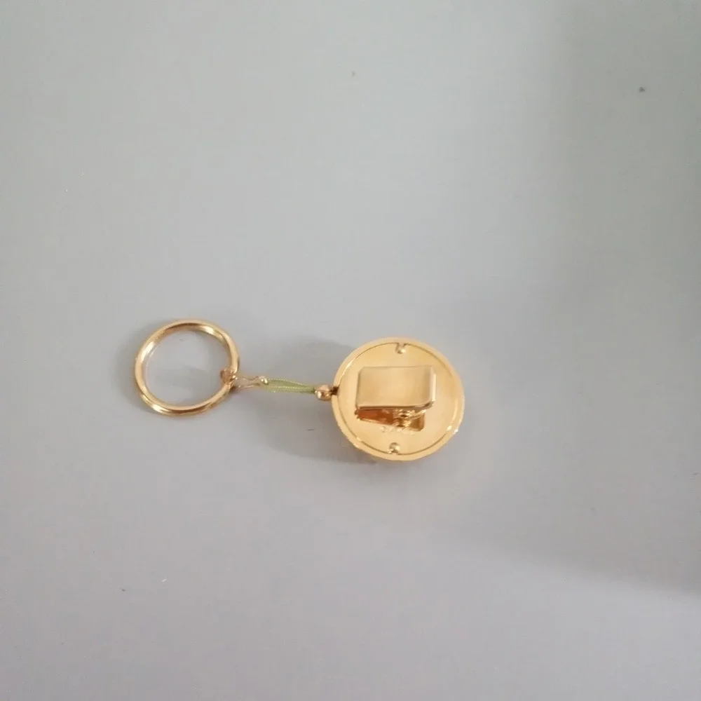 Vintage Avon Pearlesque Key Clip Gold Tone Scalloped Shell White Fob Keychain